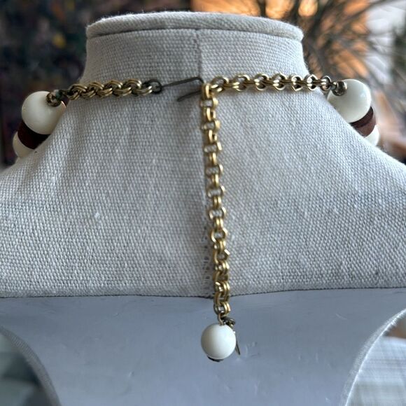 Vintage Kenneth J Lane Signed Necklace with Wood, Beads & Gold Tone Accents. - Picture 5 of 7
